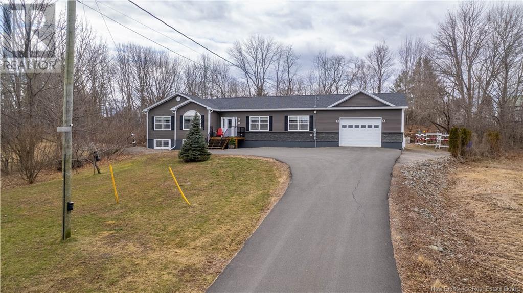 11 Queensway Way, St. Stephen, New Brunswick  E3L 1L1 - Photo 3 - NB115856