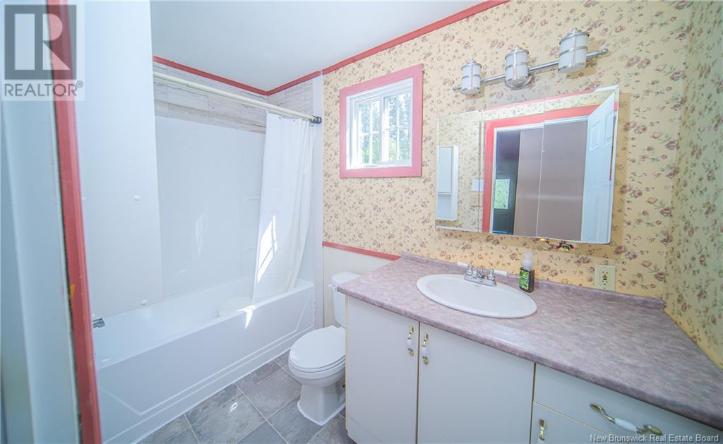 205 Riverside Drive, Fredericton Junction, New Brunswick  E5L 1W1 - Photo 14 - NB119836