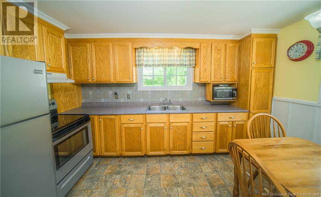 205 Riverside Drive, Fredericton Junction, New Brunswick  E5L 1W1 - Photo 3 - NB119836