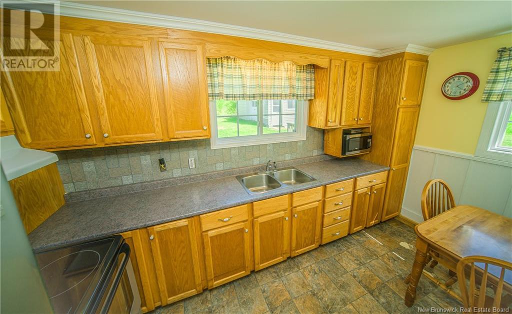 205 Riverside Drive, Fredericton Junction, New Brunswick  E5L 1W1 - Photo 4 - NB119836