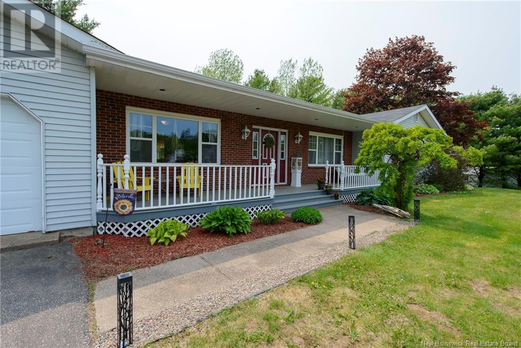 29 Wallace Road, Browns Flat, New Brunswick  E2M 2P5 - Photo 2 - NB120130