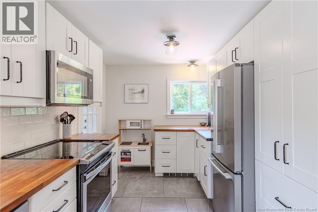 35 Central Avenue, Grand Bay-Westfield, New Brunswick  E5K 2M5 - Photo 3 - NB124324