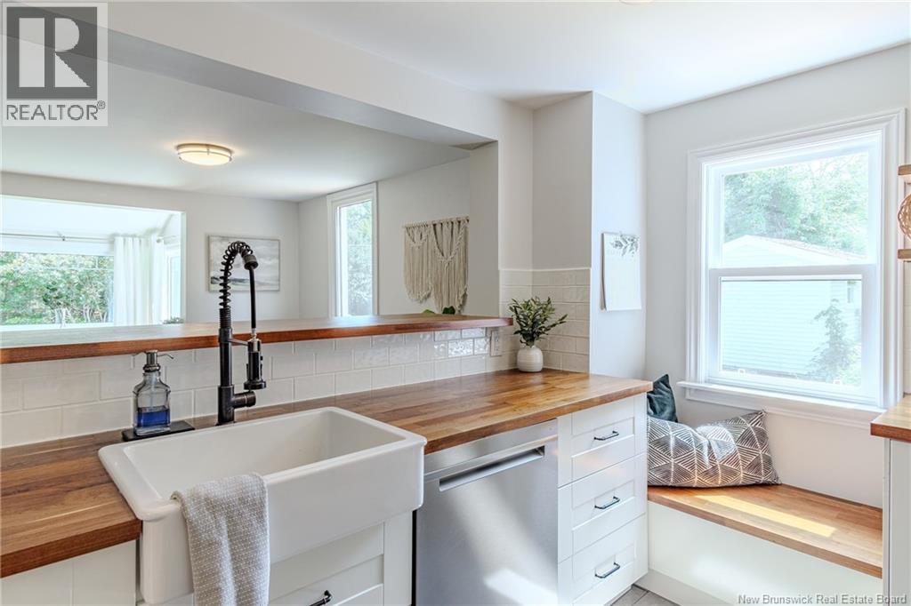 35 Central Avenue, Grand Bay-Westfield, New Brunswick  E5K 2M5 - Photo 5 - NB124324
