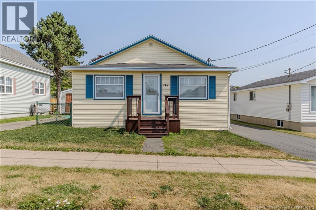 747 Beaconsfield Avenue, Saint John, New Brunswick  E2M 2K6 - Photo 3 - NB124317