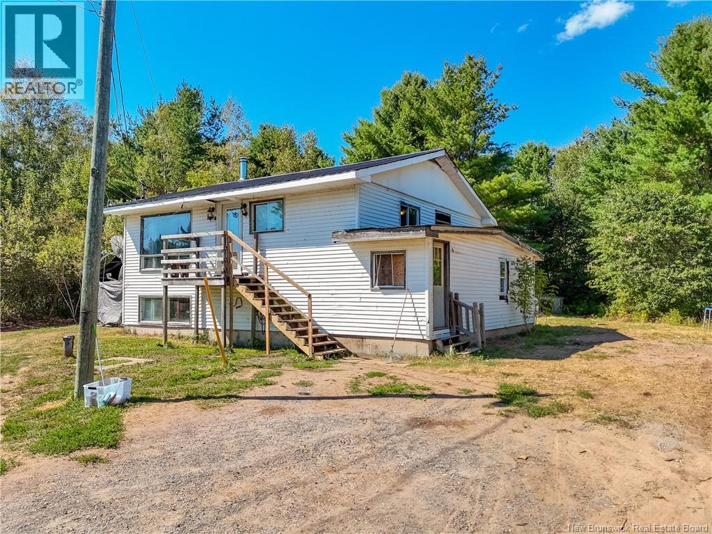 100 Riverside Drive, Fredericton Junction, New Brunswick  E5L 1V7 - Photo 2 - NB126064