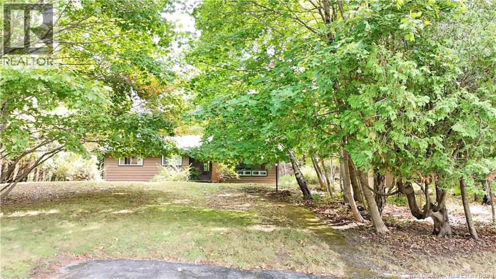 72 Elizabeth Parkway, Rothesay, New Brunswick  E2H 1E9 - Photo 3 - NB126111