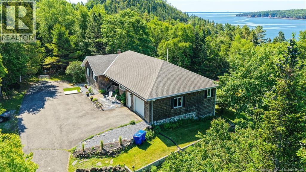 <div class="slider-price">$585,000</div><p>11 Mclaren Drive, Chamcook, New Brunswick</p>
