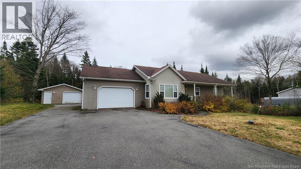 890 Hillcrest Road, Saint John, New Brunswick  E2E 2B2 - Photo 2 - NB129902