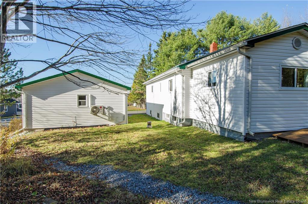 74 Vincent Road, Quispamsis, New Brunswick E2E 1V4 - Photo 2 - NB129949