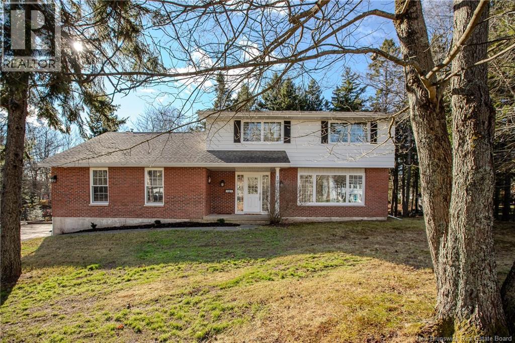 15 Linden Crescent, Rothesay, New Brunswick E2E 5R8 - Photo 2 - NB129786