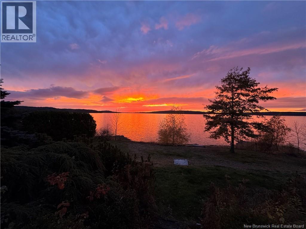 39 Elizabeth Parkway, Rothesay, New Brunswick  E2H 1E8 - Photo 3 - NB128710