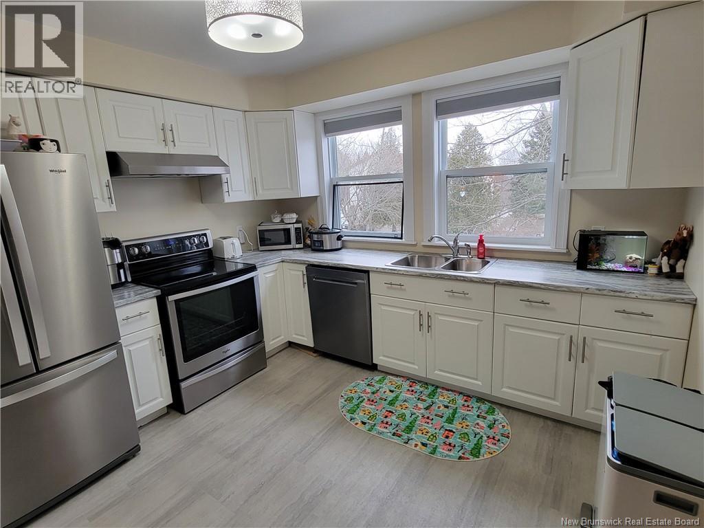 39 Hillsview Crescent, Rothesay, New Brunswick  E2E 3N4 - Photo 3 - NB130967