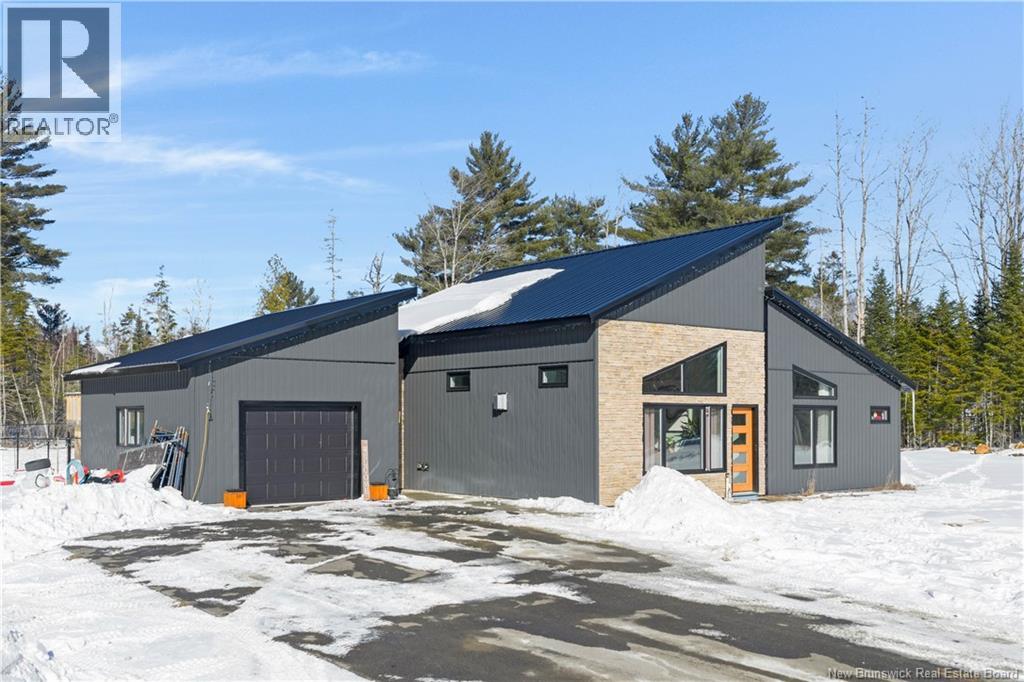 9 Crest Avenue, Heathland, New Brunswick  E3L 0G8 - Photo 2 - NB132958