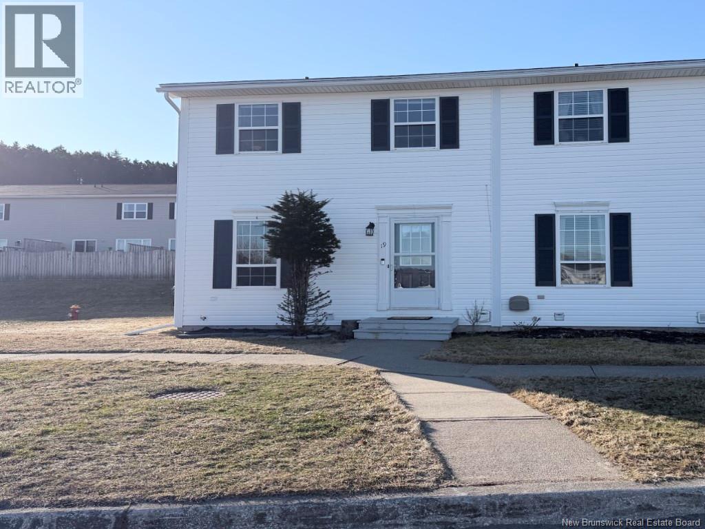 19 Meadowland Terrace, Saint John, New Brunswick  E2M 5S4 - Photo 2 - NB135265