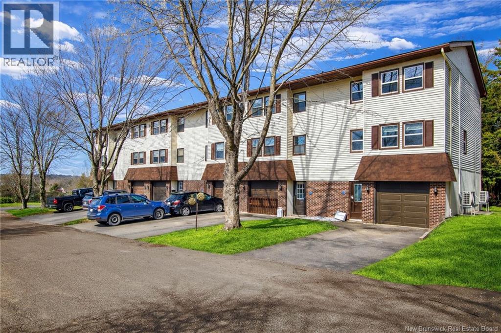 33 Hillsview Crescent, Rothesay, New Brunswick