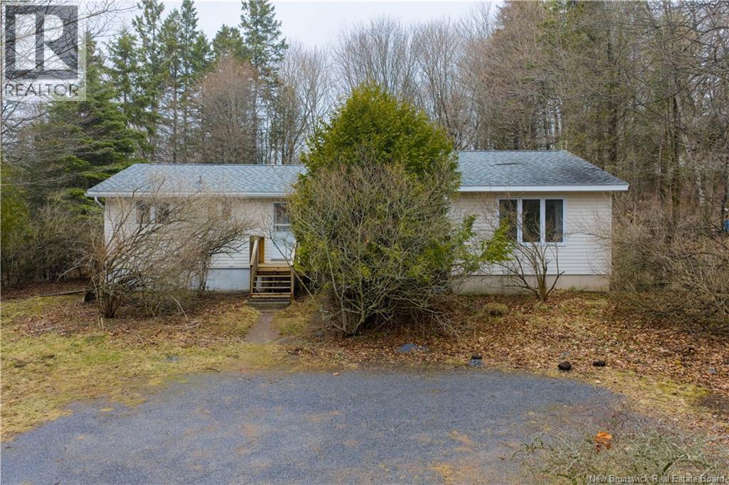 9 Clark Road, Rothesay, New Brunswick  E2E 2G8 - Photo 2 - NB137038
