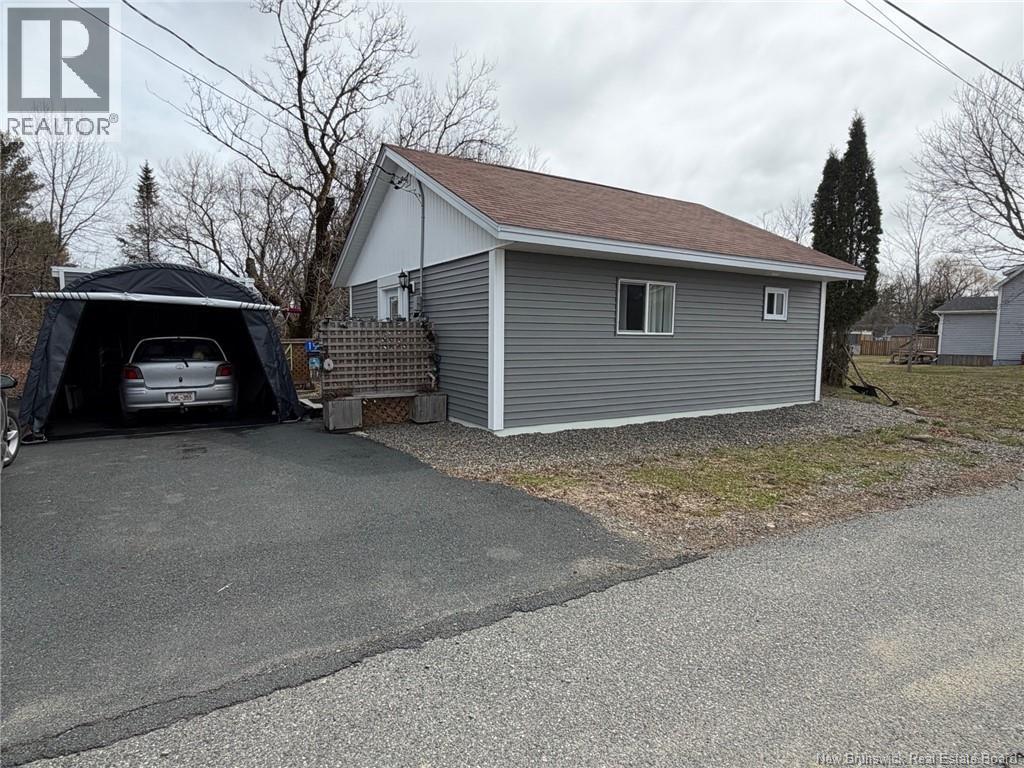 19 Pine Street, St. Stephen, New Brunswick  E3L 1X3 - Photo 3 - NB137449