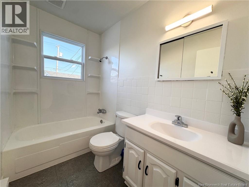 355 Beaconsfield Crescent, Saint John, New Brunswick  E2M 2H7 - Photo 21 - NB138798