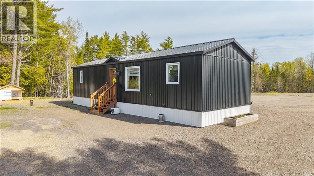 86 Hayman Avenue, St. Stephen, New Brunswick  E3L 5E4 - Photo 2 - NB139627