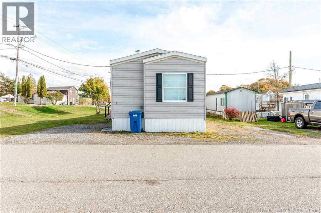 3 Daisy Street, Saint John, New Brunswick E2M 5M9 - Photo 3 - NB140044