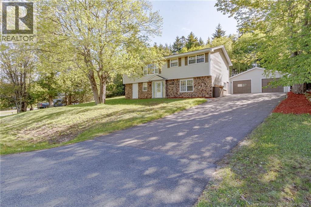 35 Chapel Road, Rothesay, New Brunswick E2E 3M3 - Photo 2 - NB140878