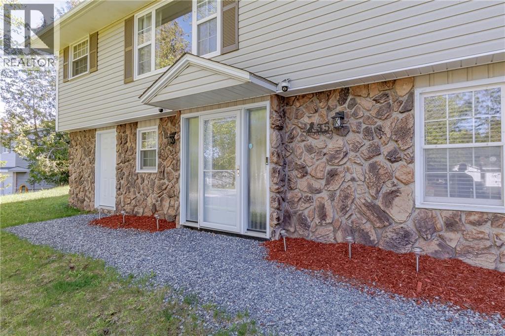 35 Chapel Road, Rothesay, New Brunswick E2E 3M3 - Photo 3 - NB140878
