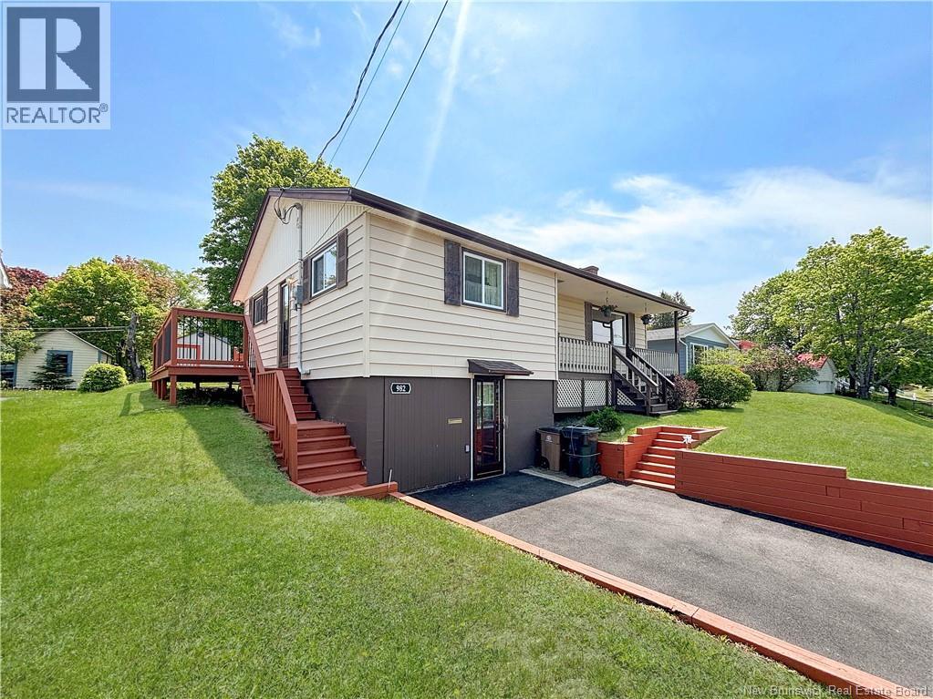 982 Mccavour Drive, Saint John, New Brunswick E2M 4M3 - Photo 3 - NB141077