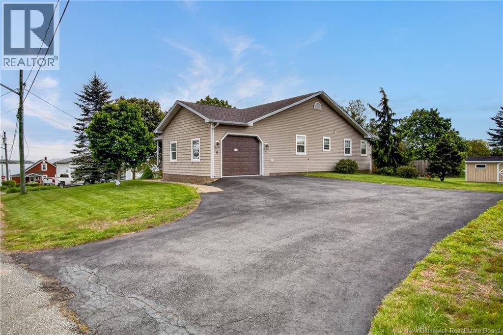 8 Harris Road, Grand Bay-Westfield, New Brunswick E5K 1N2 - Photo 2 - NB141301