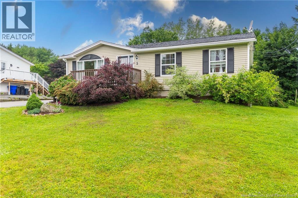 5 Sinclair Street, St. Stephen, New Brunswick  E3L 3C8 - Photo 2 - NB143082