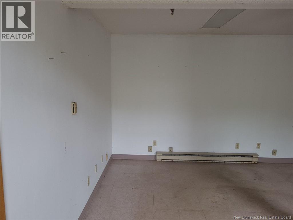 48 Hatheway Crescent Unit# 1, Saint John, New Brunswick E2M 5V3 - Photo 3 - NB143066