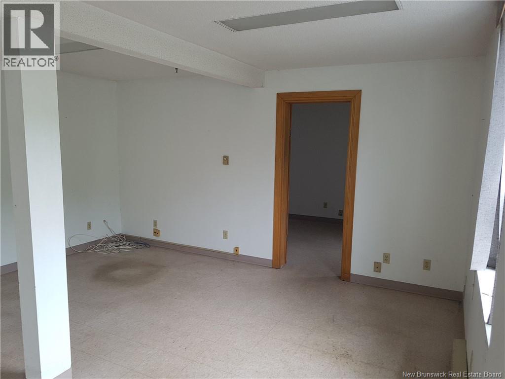 48 Hatheway Crescent Unit# 1, Saint John, New Brunswick E2M 5V3 - Photo 4 - NB143066