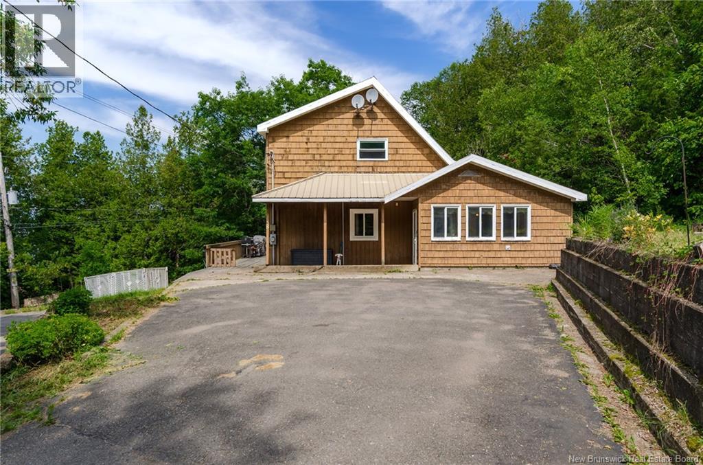 38 Highview Roadway, Saint John, New Brunswick E2M 6P9 - Photo 2 - NB143433