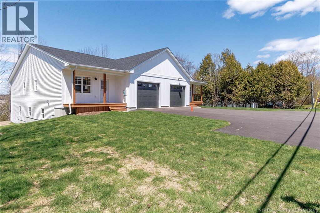 329 Hampton Road, Quispamsis, New Brunswick E2E 4T1 - Photo 3 - NB143909