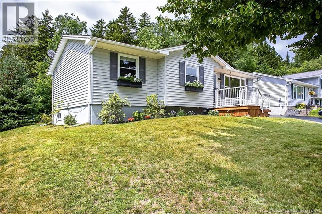 61 Mountfield Crescent, Saint John, New Brunswick E2M 5R4 - Photo 3 - NB144519
