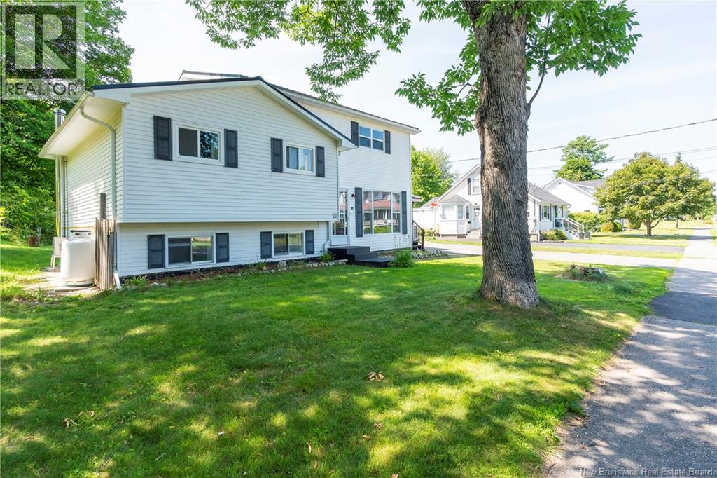 16 Elm Street, St. Stephen, New Brunswick  E3L 2S3 - Photo 2 - NB144935