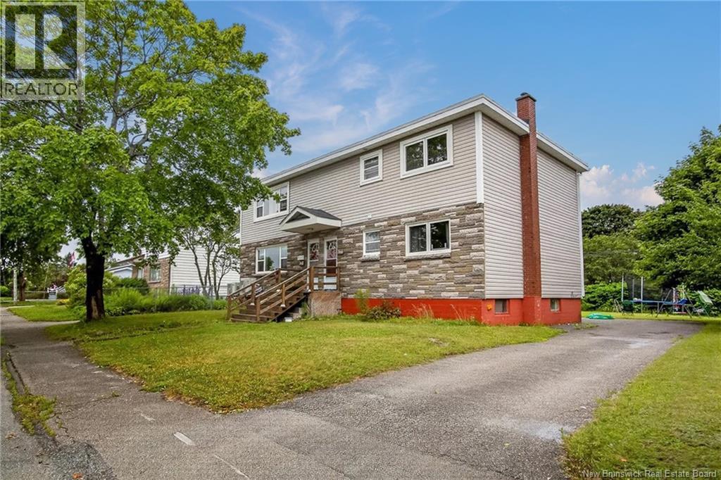 366-368 Beaconsfield Crescent, Saint John, New Brunswick  E2M 2H8 - Photo 3 - NB145291